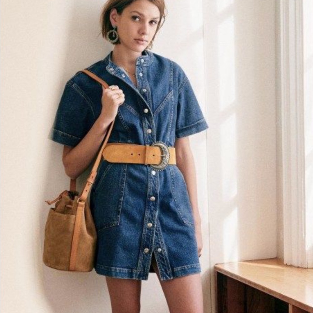 Sezane US 12 /  FR 44 denim button down short sleeve dress.
